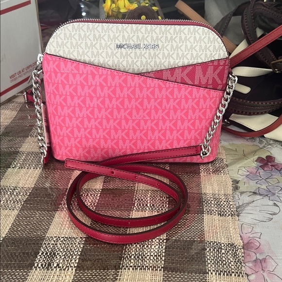 Michael Kors Handbags - Michael Kors Pink and White Jet Set Crossbody Bag